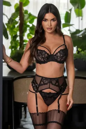 India Bold Floral Embroidery Non Padded Bra