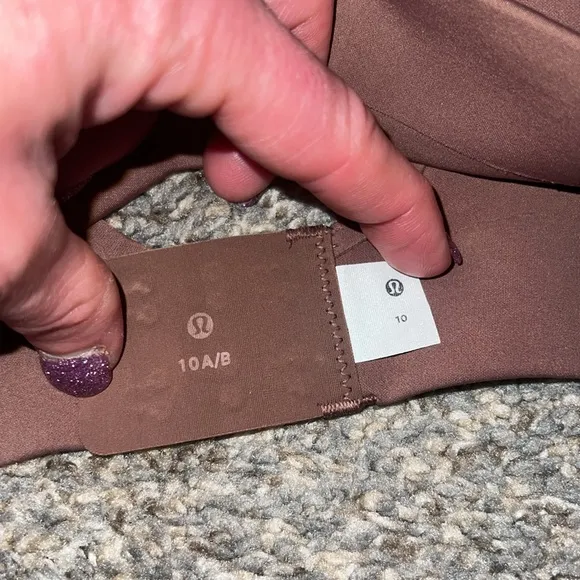 Lululemon sports bra. 10-A/B