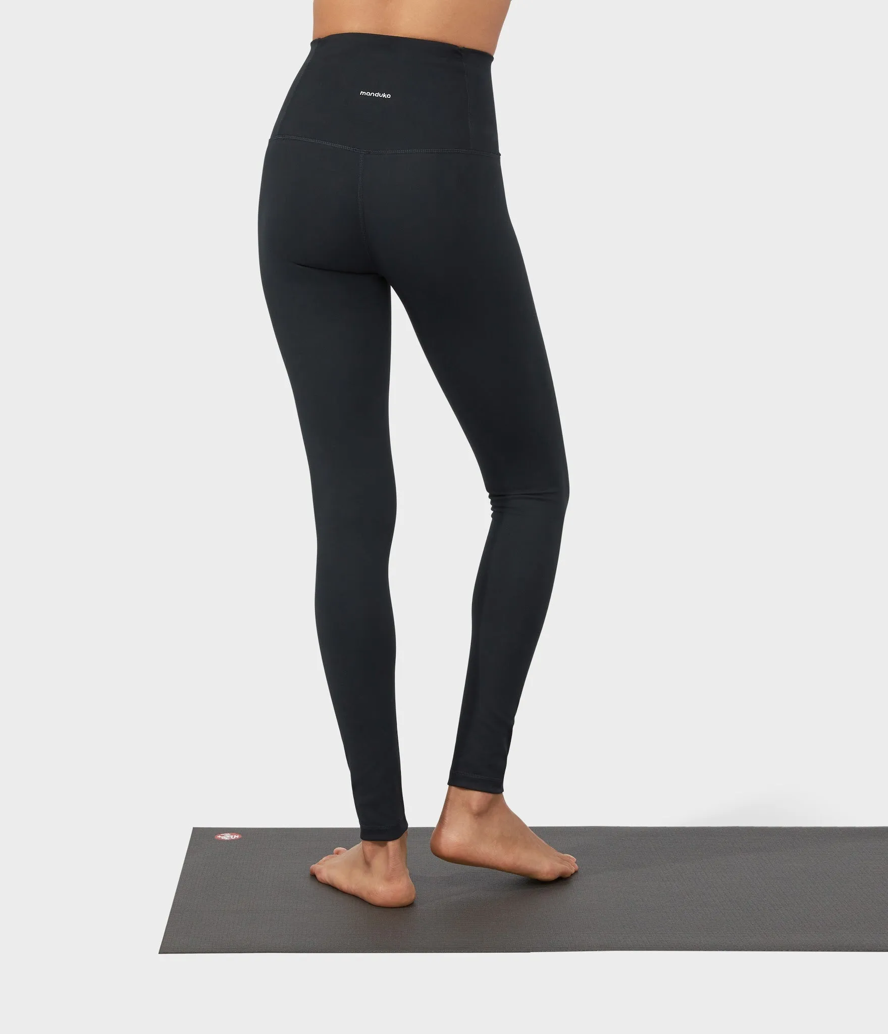 Manduka Apparel - Women's Foundation Legging - High Rise 7/8 W/Media Pocket - Black