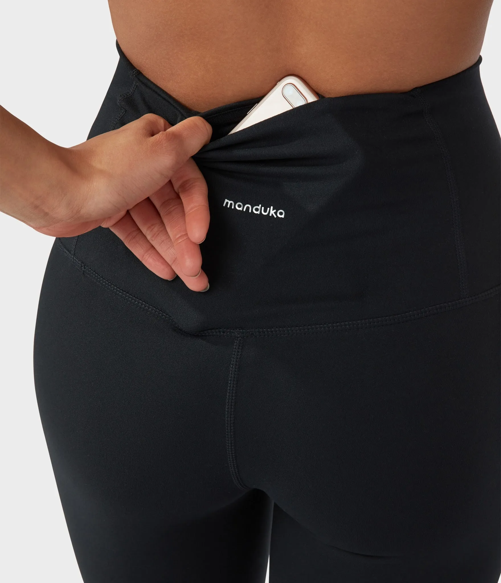 Manduka Apparel - Women's Foundation Legging - High Rise 7/8 W/Media Pocket - Black
