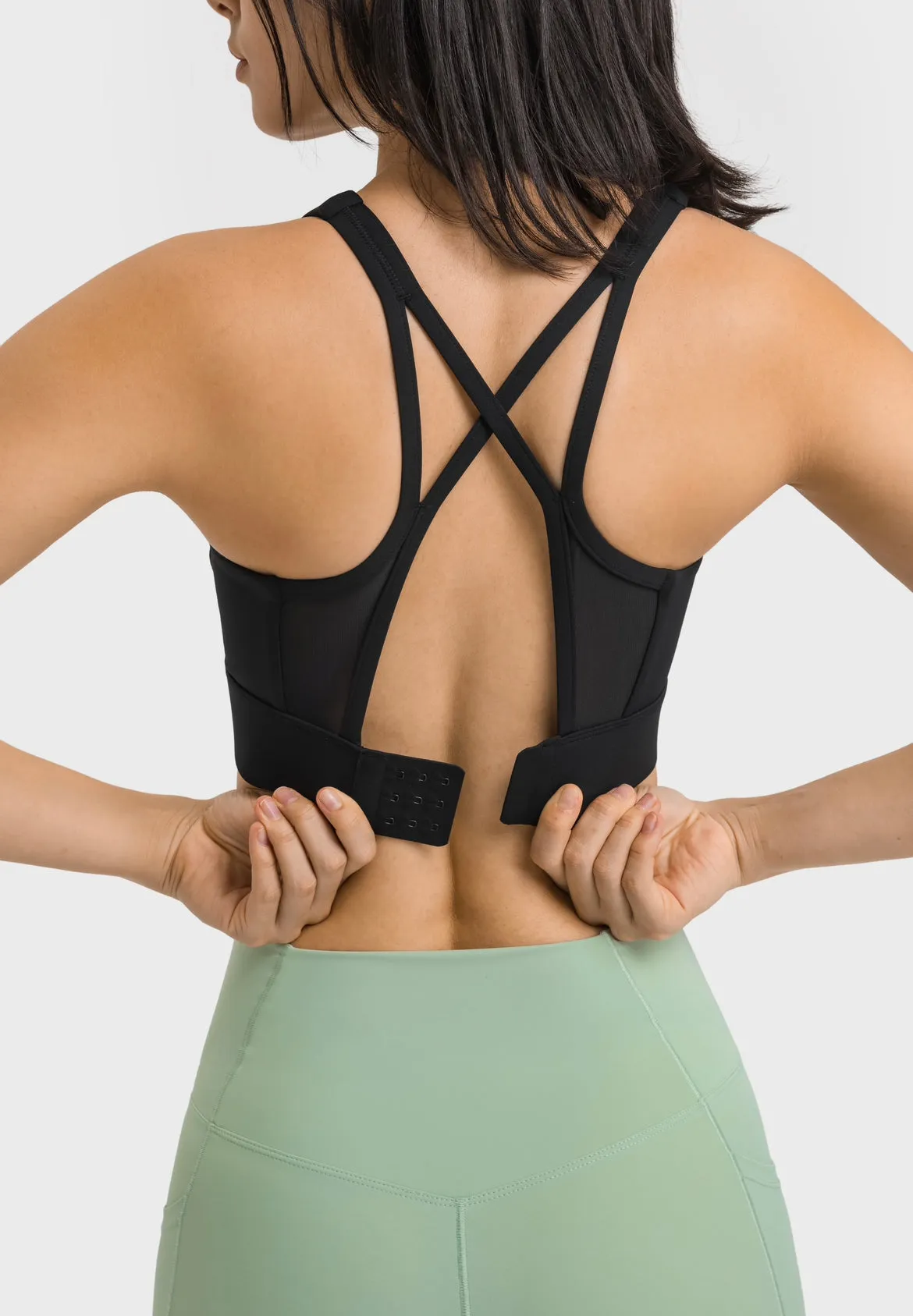 Tangs Display - High Impact Elevate Sports Bra with Moulded Cups and Clasp