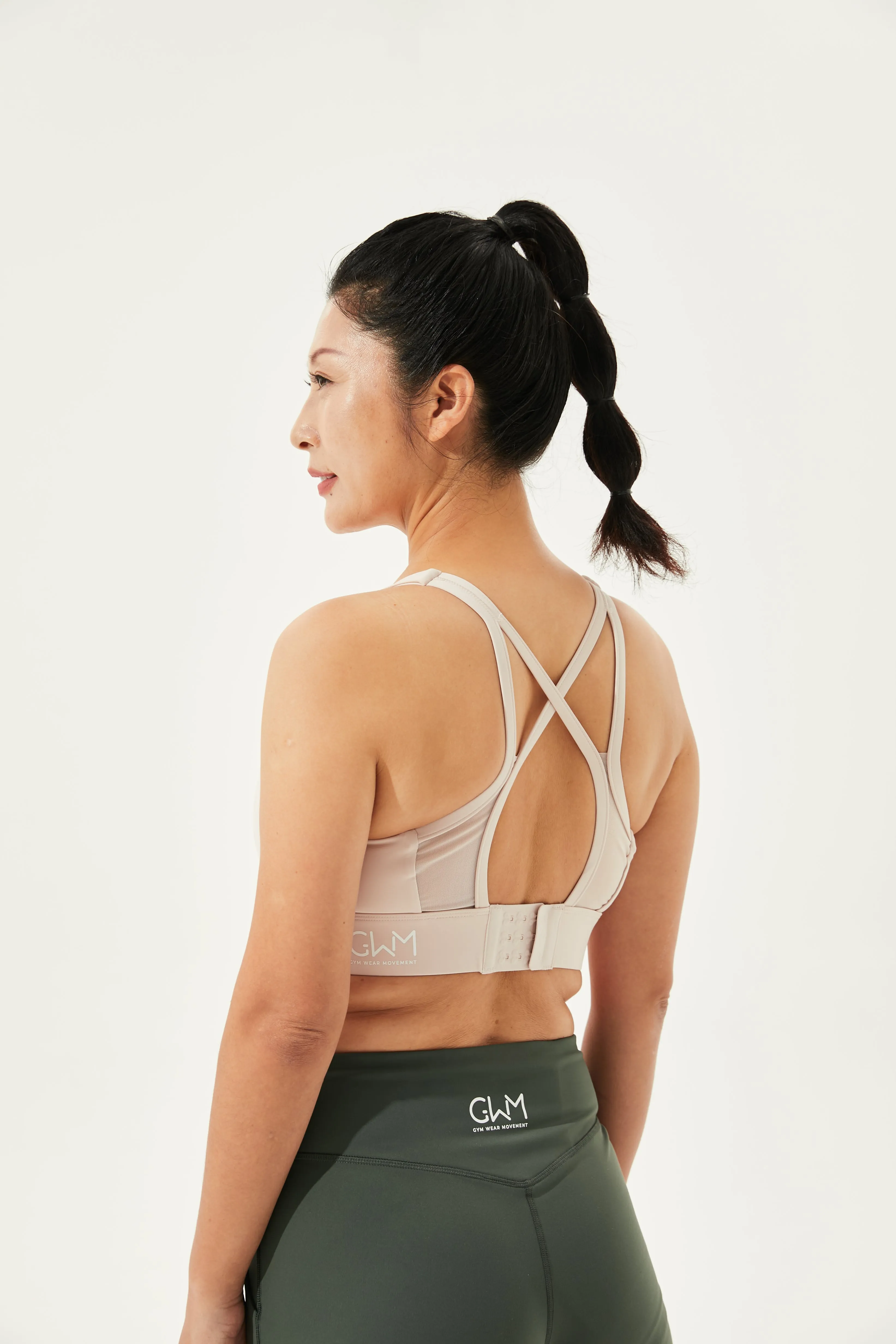 Tangs Display - High Impact Elevate Sports Bra with Moulded Cups and Clasp