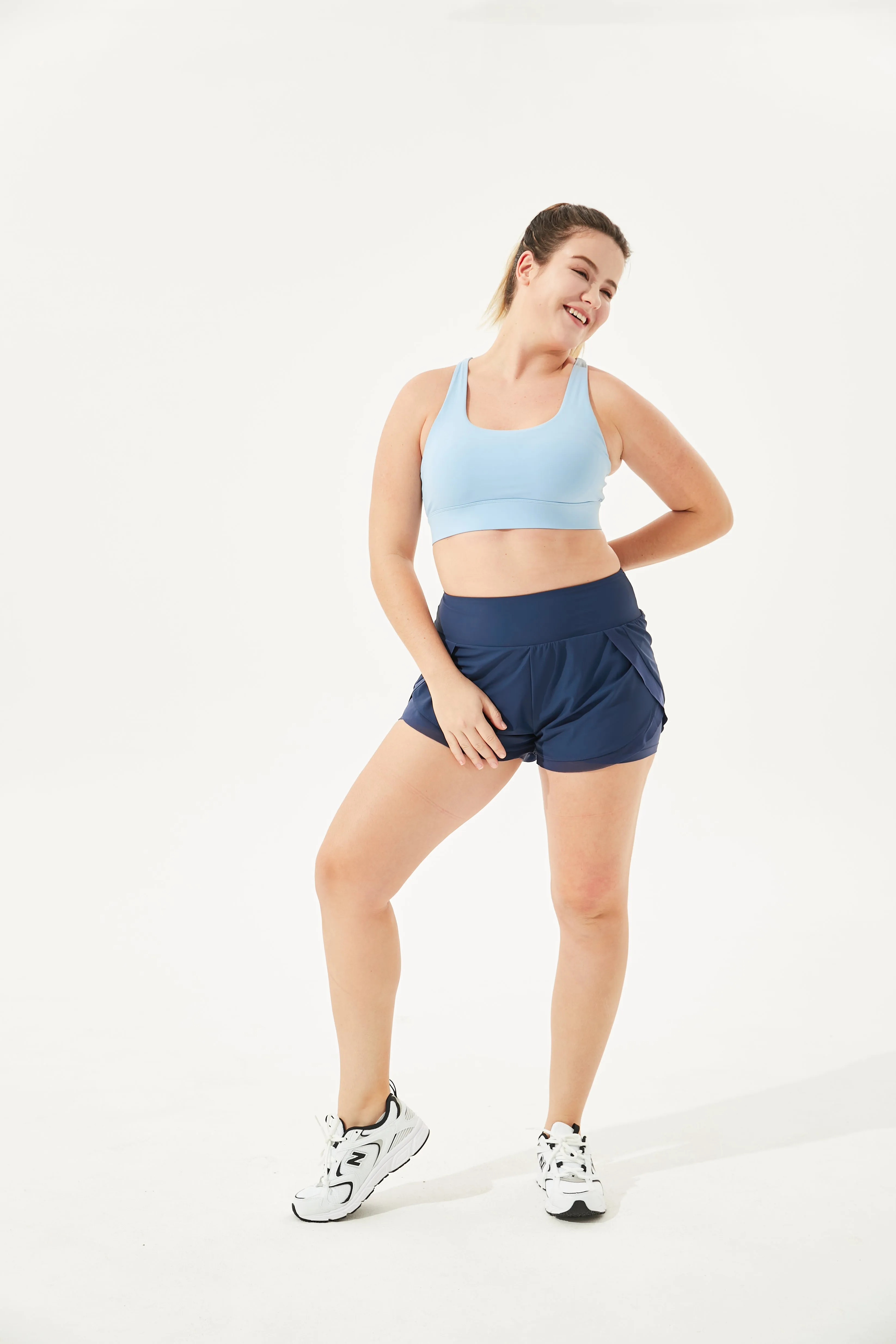 Tangs Display - High Impact Elevate Sports Bra with Moulded Cups and Clasp
