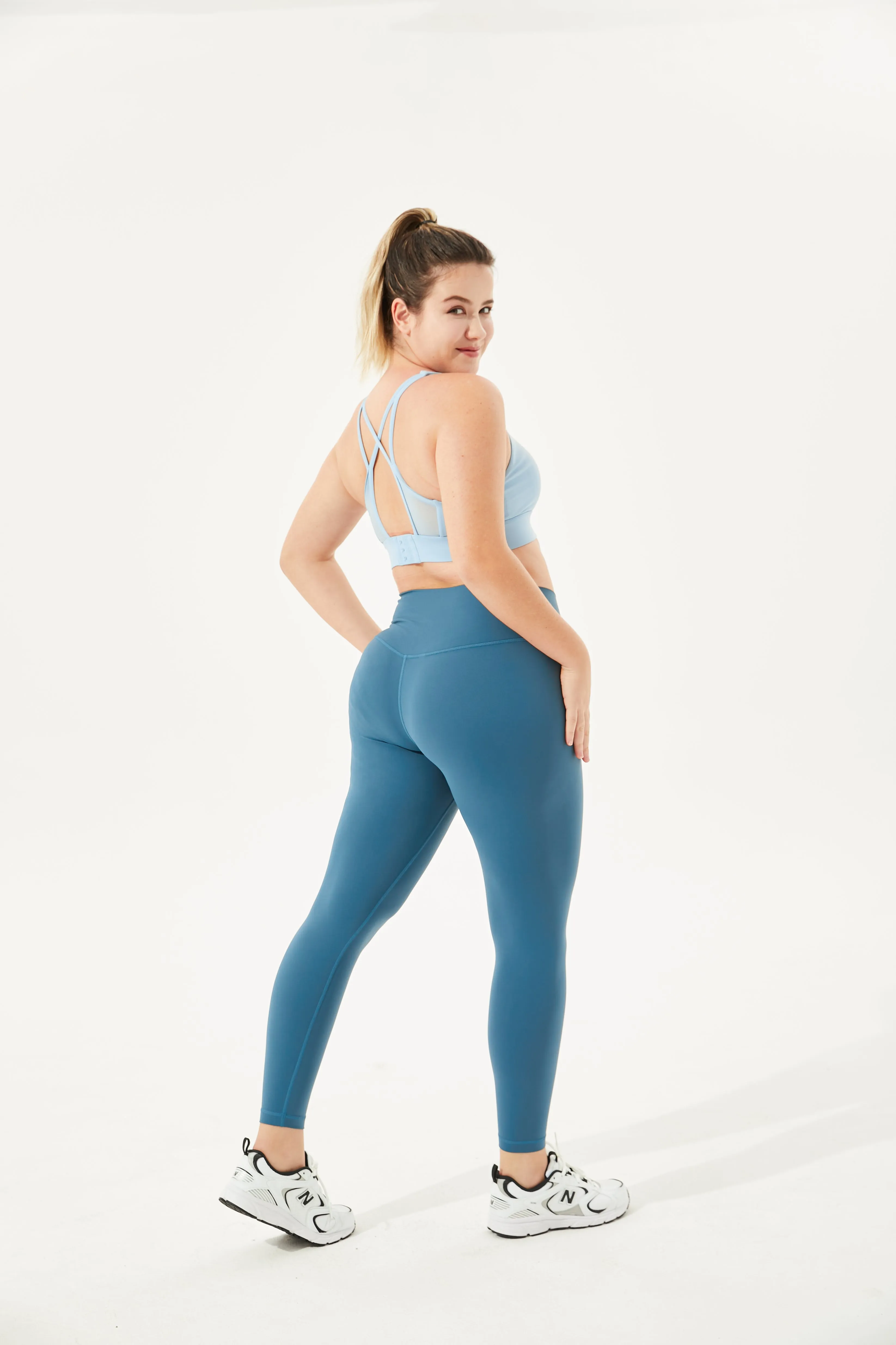 Tangs Display - High Impact Elevate Sports Bra with Moulded Cups and Clasp