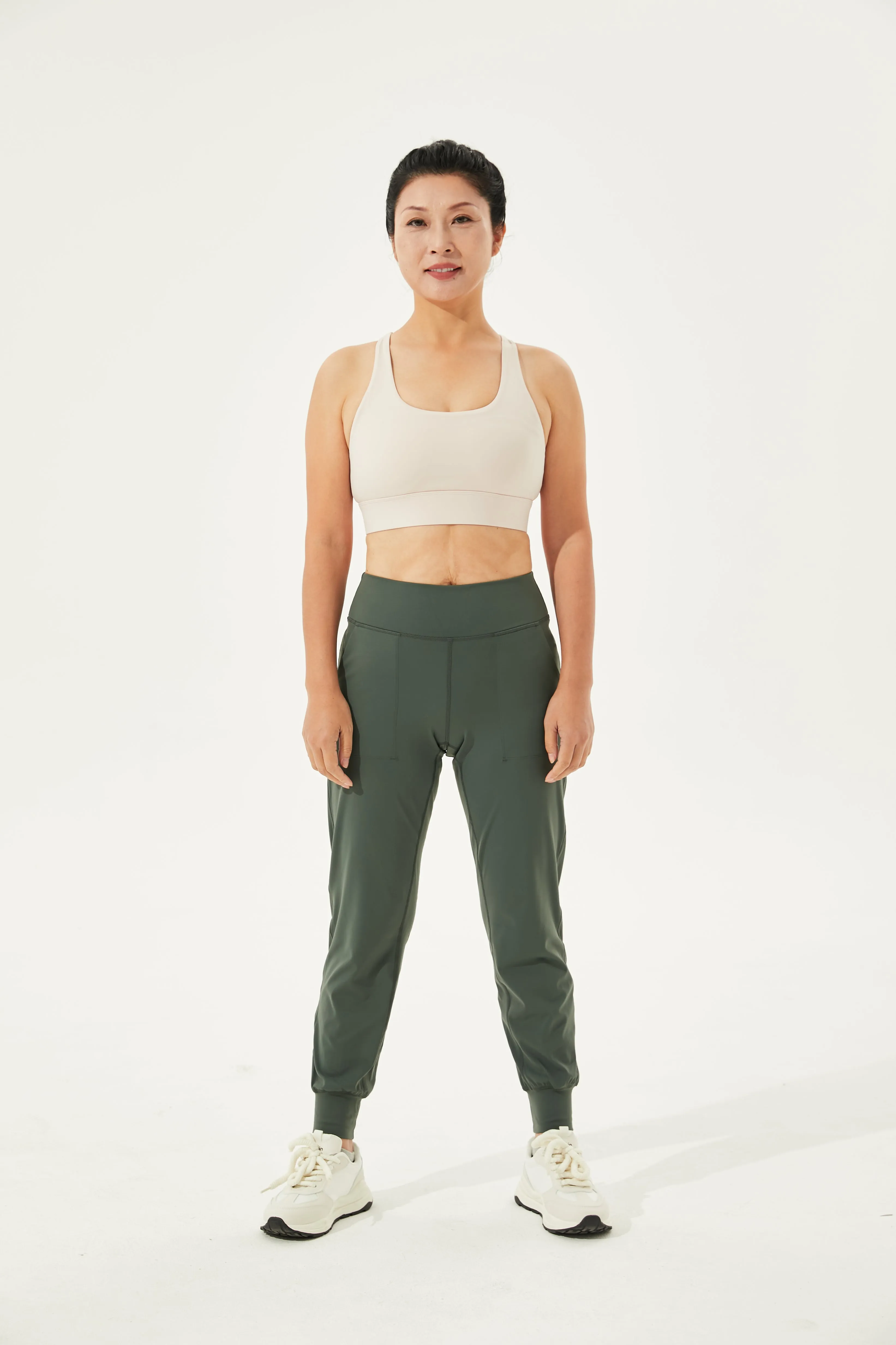 Tangs Display - High Impact Elevate Sports Bra with Moulded Cups and Clasp
