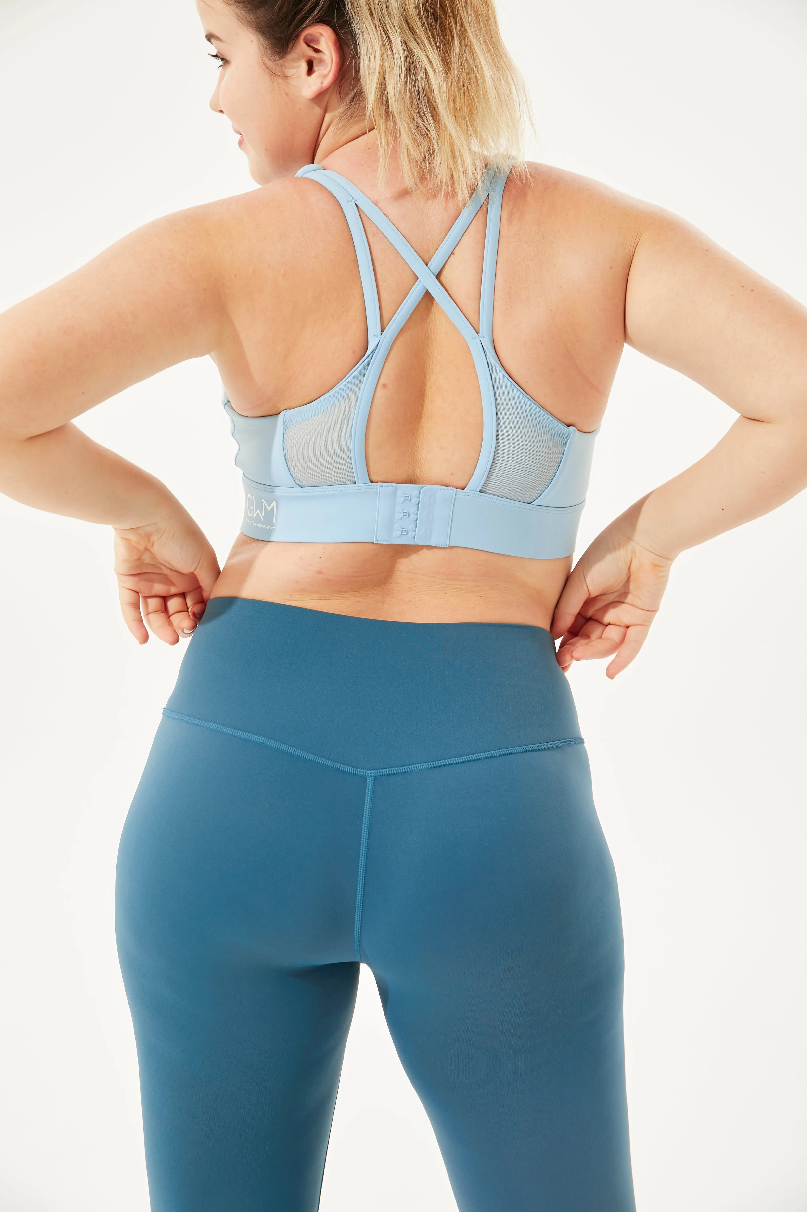 Tangs Display - High Impact Elevate Sports Bra with Moulded Cups and Clasp