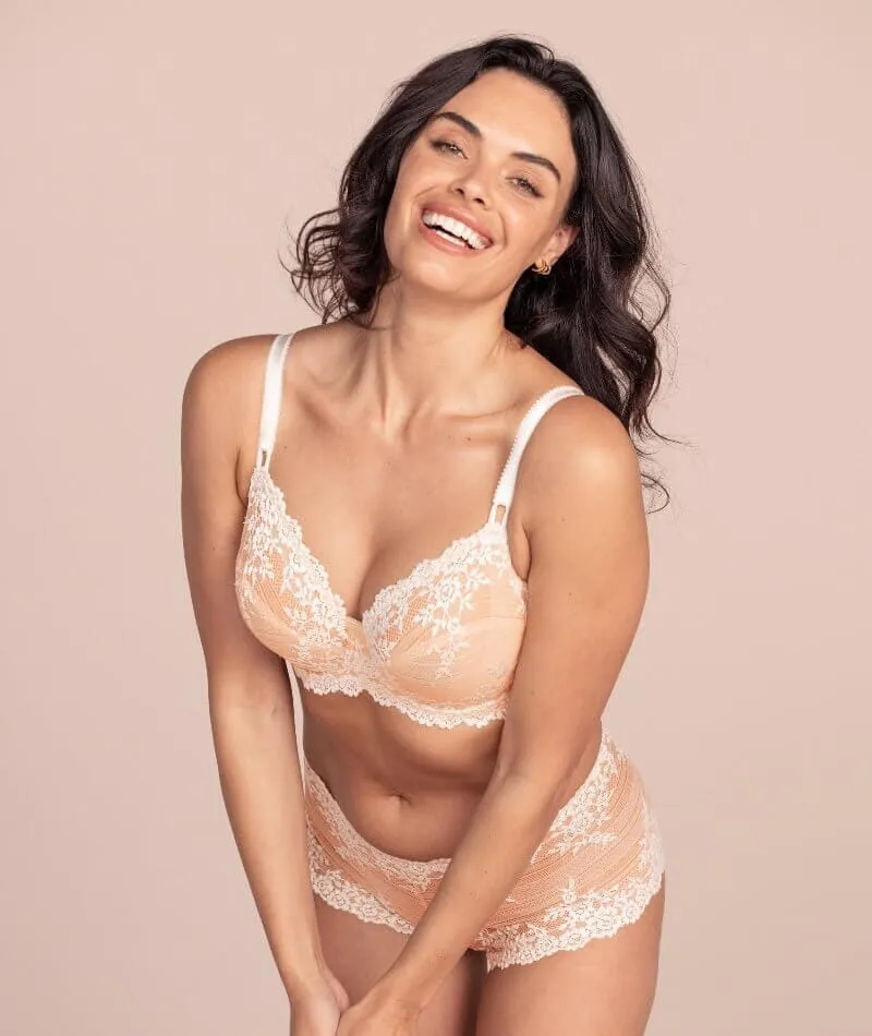 Wacoal Embrace Lace Underwired Bra - Naturally Nude/Ivory